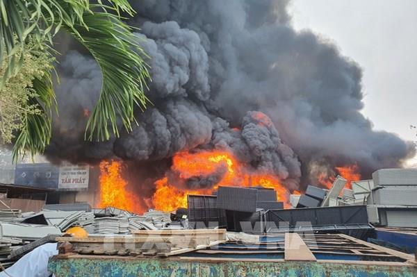 Cháy lớn tại Cụm công nghiệp Nhơn Bình, Bình Định