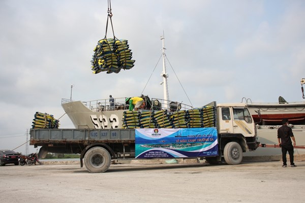 PVCFC tài trợ 200 tấn phân bón để tái tạo rừng Trường Sa