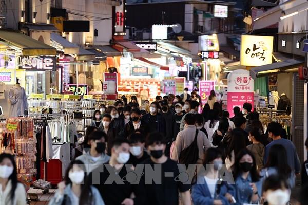 Thế giới ứng phó thế nào với các biến thể mới của COVID-19?