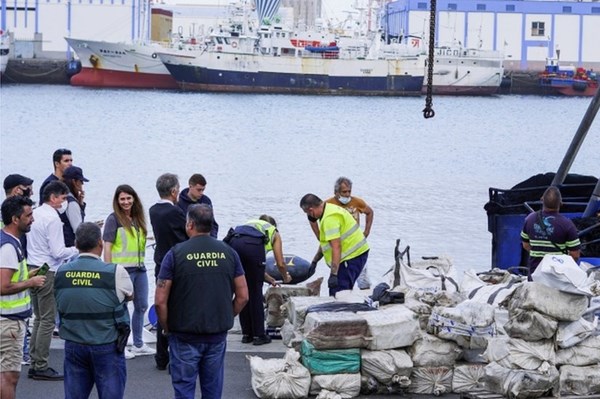 Tây Ban Nha bắt giữ gần 3 tấn cocaine ngoài khơi quần đảo Canary