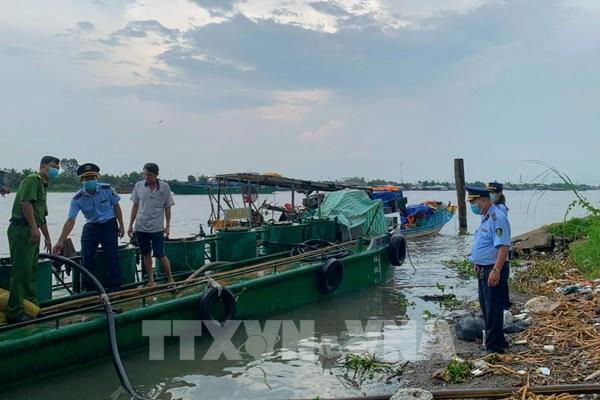 Cần Thơ phạt doanh nghiệp chuyển tải xăng dầu sai quy định