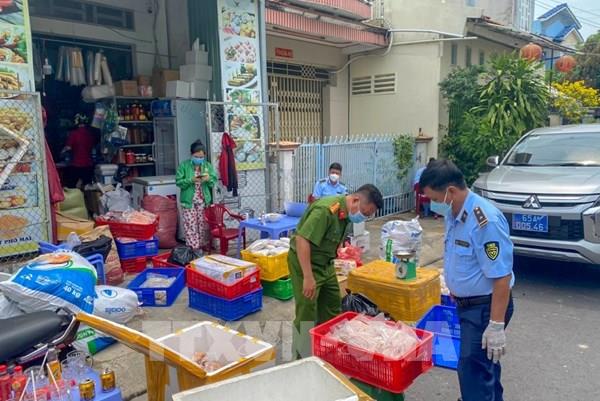 Phát hiện hơn nửa tấn thực phẩm đông lạnh không rõ nguồn gốc