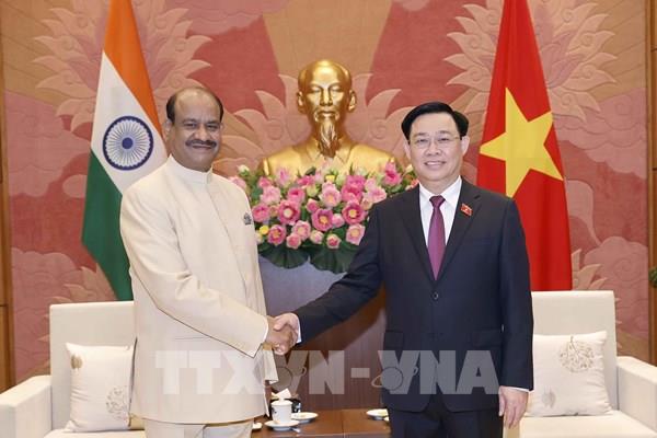 Chủ tịch Quốc hội Vương Đình Huệ hội đàm với Chủ tịch Hạ viện Cộng hoà Ấn Độ