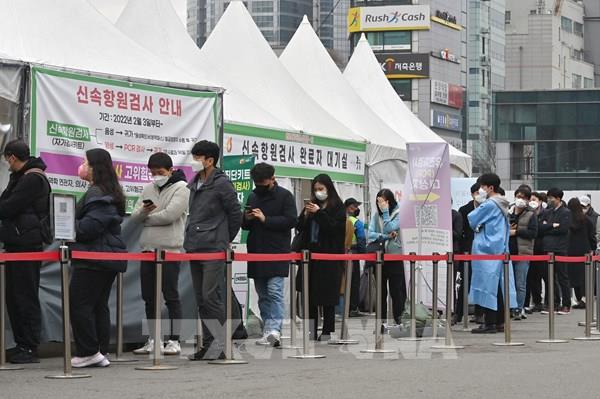 Hàn Quốc công bố “Lộ trình 100 ngày đối phó khẩn cấp với COVID-19”