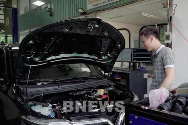 Dùng máy Dyno “test” xe VinFast VF e34: Xe điện vận hành khác xe xăng thế nào?