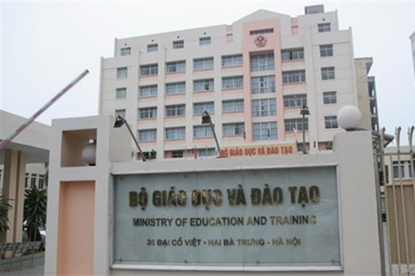 Kỳ thi tốt nghiệp THPT 2023: Đình chỉ thi 2 thí sinh chụp ảnh đề thi văn và toán gửi qua mạng