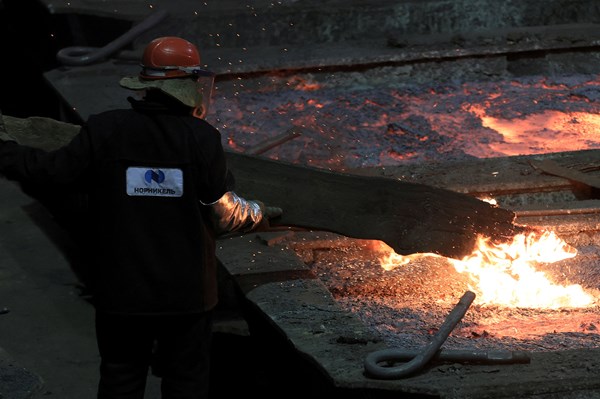 Các doanh nghiệp luyện kim của Nga chịu ảnh hưởng từ các lệnh trừng phạt