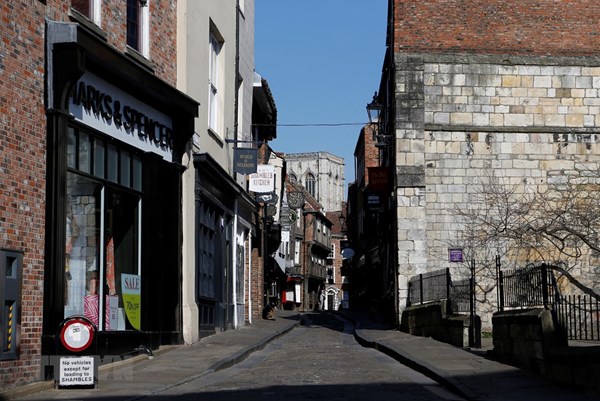 Anh: Nhiều công ty hàng đầu giảm lương của các giám đốc điều hành