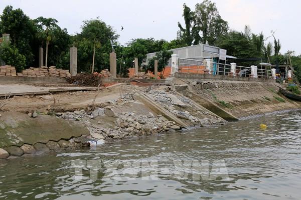 Đồng Tháp loay hoay khắc phục kè chống xói lở 3 lần bị sạt, lún