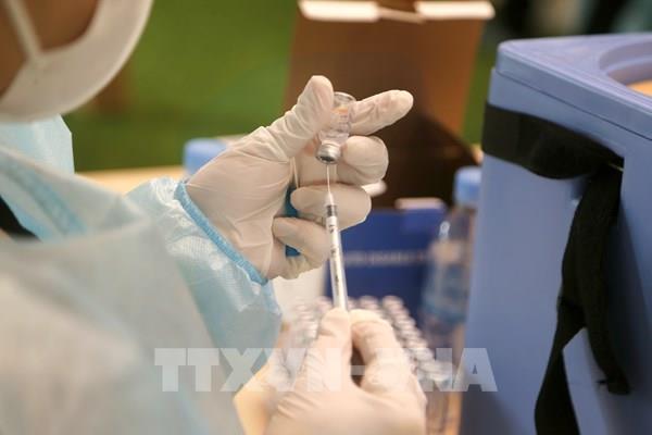 Campuchia bắt buộc người dân tiêm mũi vaccine tăng cường