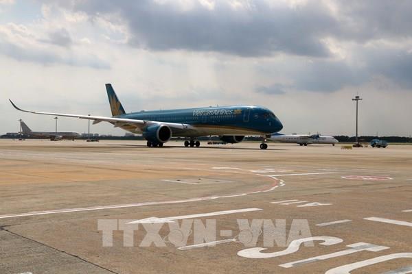 Đưa vào sử dụng đường cất hạ cánh và đường lăn Cảng hàng không quốc tế Tân Sơn Nhất