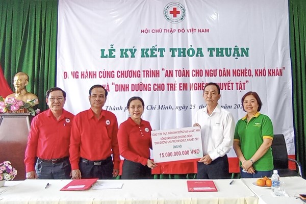 Nutifood đồng hành hỗ trợ trẻ em và ngư dân nghèo