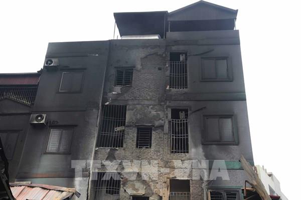 Cháy nhiều ki ốt ở đường Nguyễn Hoàng, Hà Nội