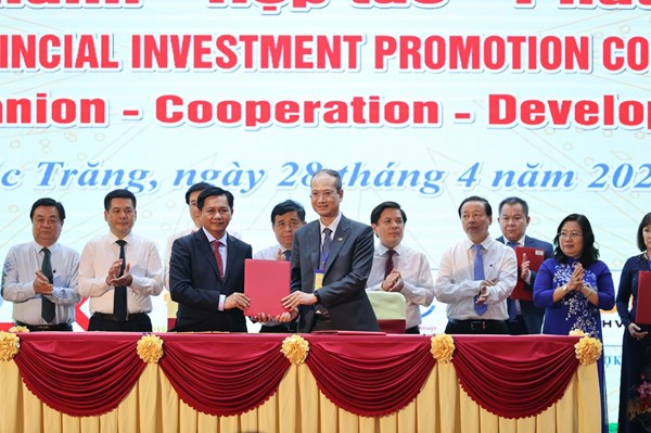 FPT và tỉnh Sóc Trăng ký kết thỏa thuận hợp tác chuyển đổi số