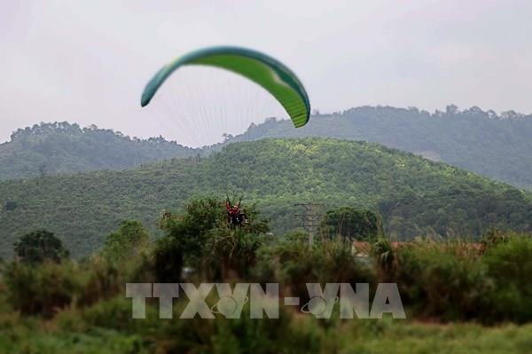 Trải nghiệm bay dù lượn khi du lịch Hòa Bình