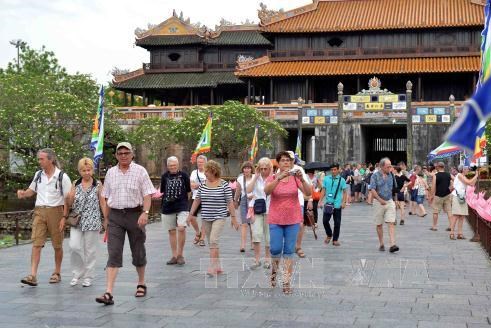 Du khách quốc tế đến Việt Nam tháng 4/2022 tăng gấp 5,2 lần