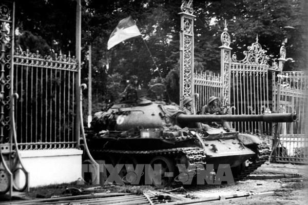 47 năm thống nhất đất nước: Dấu mốc huy hoàng và sức mạnh quân dân