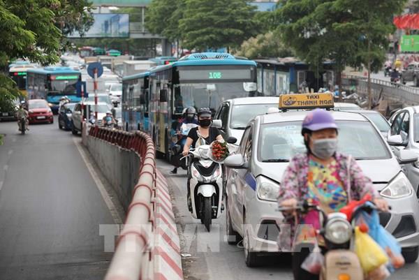 Hà Nội: Ùn tắc nghiêm trọng đường dẫn lên cầu Chương Dương hướng đi Long Biên