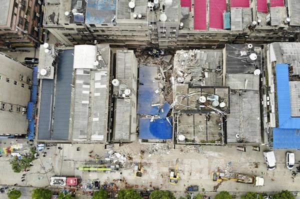 Vụ sập tòa nhà 6 tầng tại Trung Quốc: Giải cứu 5 người mắc kẹt