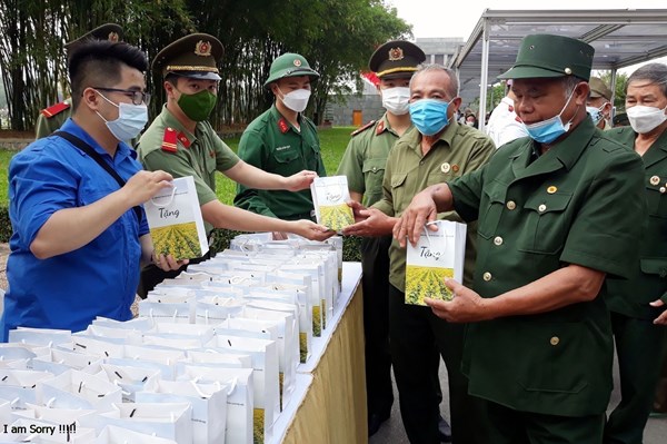 Hà Nội tặng quà cho du khách đến thăm Lăng Bác dịp 30/4-1/5