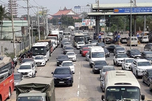 Xả trạm thu phí đường cao tốc Biên Hòa – Vũng Tàu do lượng xe ùn ứ kéo dài