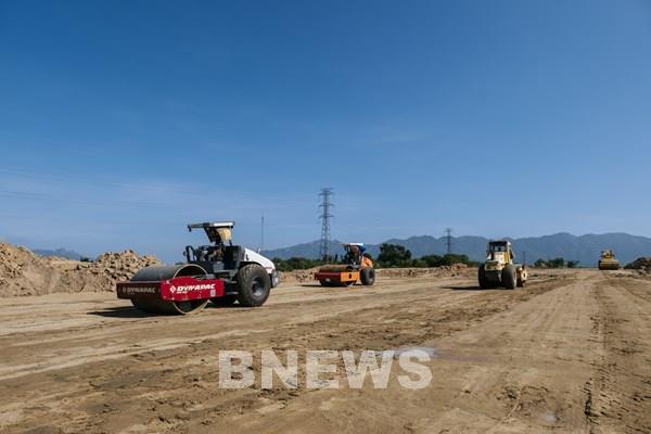 Cao tốc Cam Lâm – Vĩnh Hảo hối hả thi công xuyên lễ