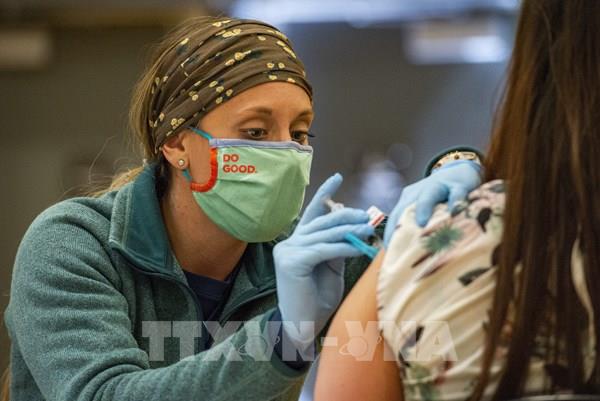 Pfizer giữ nguyên dự báo doanh thu từ thuốc điều trị và vaccine ngừa COVID-19