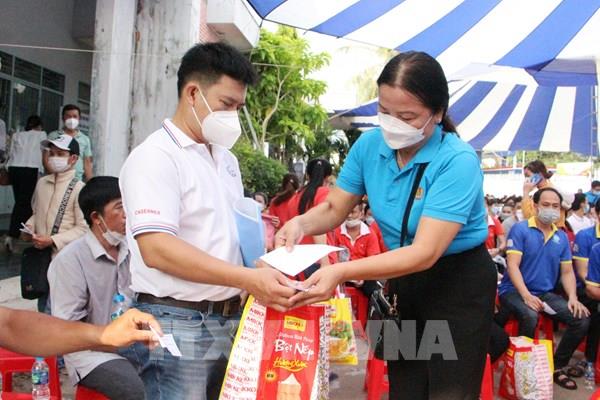 Đối thoại giải quyết những vấn đề công nhân quan tâm, bức xúc