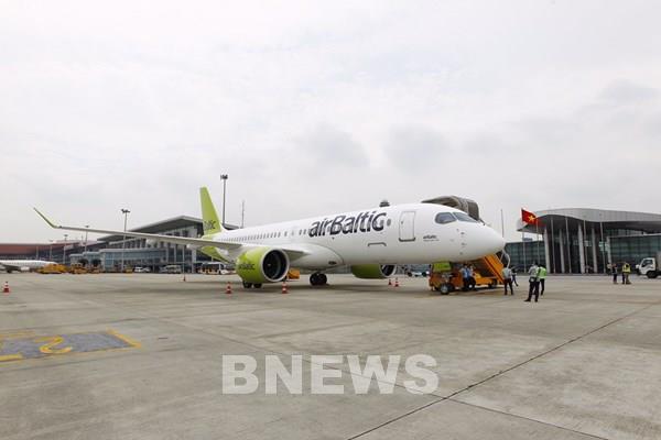 Máy bay Airbus A220 đến Hà Nội trong chuyến lưu diễn tại khu vực châu Á 