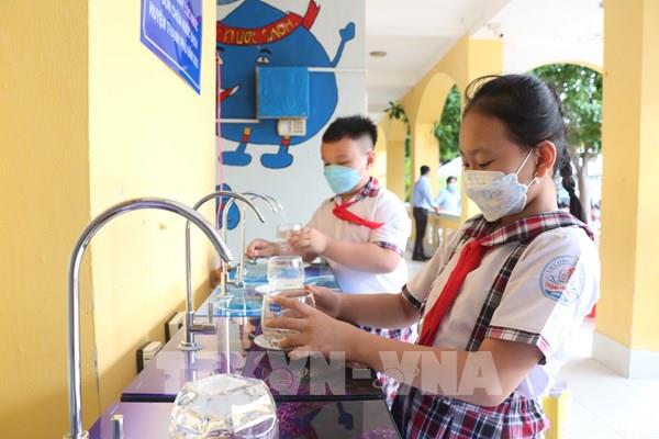 Mang nước sạch đến học đường vùng biển mặn