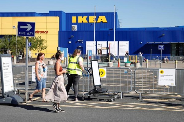 IKEA gia hạn thời gian trả lương cho nhân viên ở Nga
