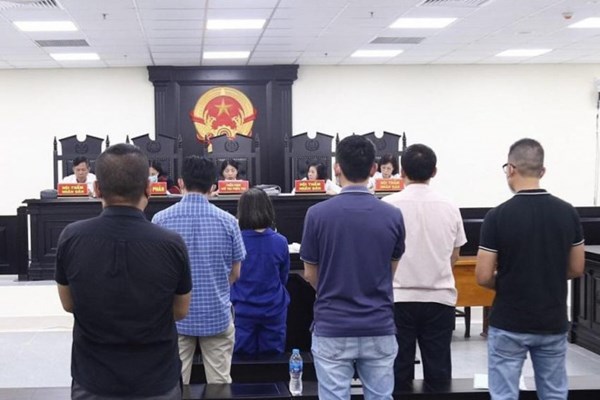 Xét xử cựu lãnh đạo Công ty chứng khoán SMES cùng đồng phạm lừa đảo chiếm đoạt gần 300 tỷ đồng