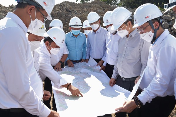 Đẩy nhanh tiến độ các dự án, đảm bảo truyền tải công suất "điện sạch"