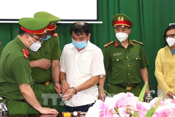 Bắt tạm giam Giám đốc và hai cán bộ CDC Hà Giang nhận hối lộ hàng tỷ đồng