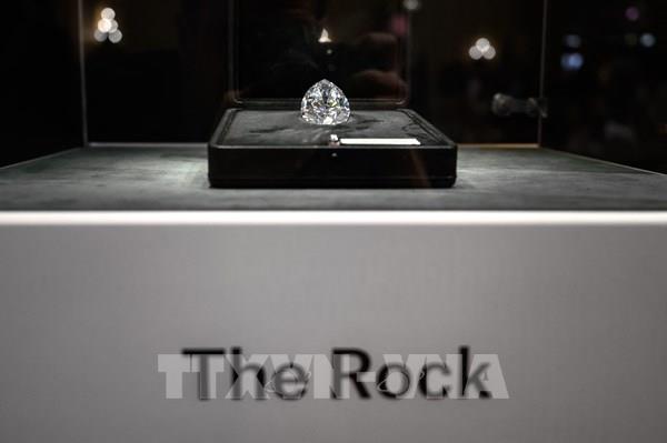 Viên kim cương trắng lớn nhất được bán đấu giá với giá 21,9 triệu USD