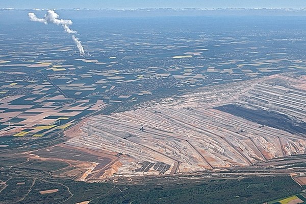 Tập đoàn năng lượng khổng lồ RWE của Đức dừng mua than của Nga