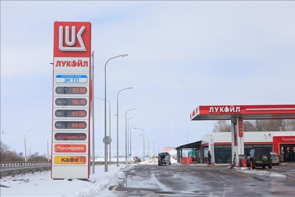 Công ty năng lượng đa quốc gia Lukoil của Nga mua lại Shell Neft