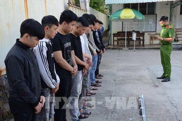 Khởi tố 16 đối tượng thanh thiếu niên đánh nhau bằng bom xăng, hung khí