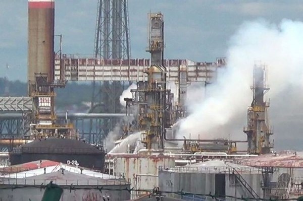 Cháy nhà máy lọc dầu tại Indonesia