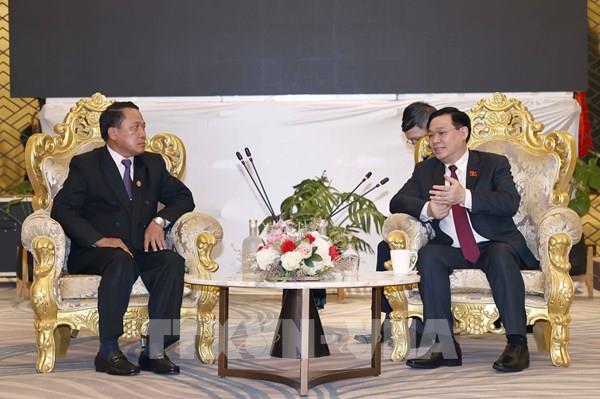 Chủ tịch Quốc hội Vương Đình Huệ tiếp Bộ trưởng Bộ Tài chính Lào