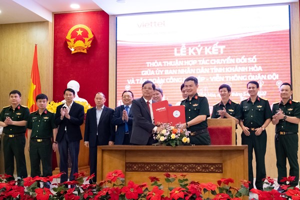 Viettel cam kết hỗ trợ tỉnh Khánh Hòa chuyển đối số 