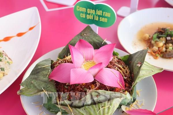 Đồng Tháp lập kỷ lục về chế biến và công diễn các món ăn làm từ sen