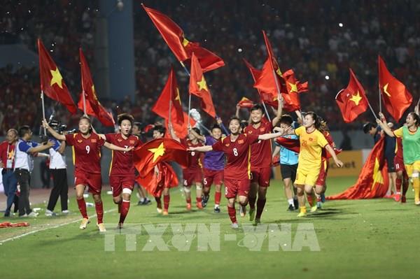 Đội tuyển bóng đá nữ Việt Nam nhận mưa tiền thưởng