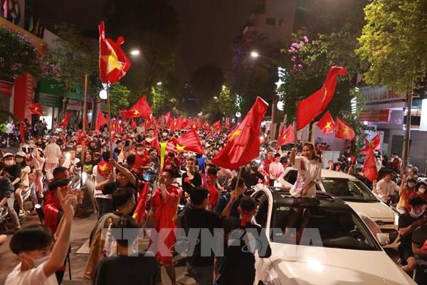 Người dân cả nước đổ ra đường ăn mừng chiến thắng của đội bóng đá U23 Việt Nam