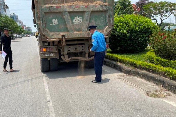Xử phạt gần 50.000 trường hợp phương tiện vi phạm vệ sinh môi trường