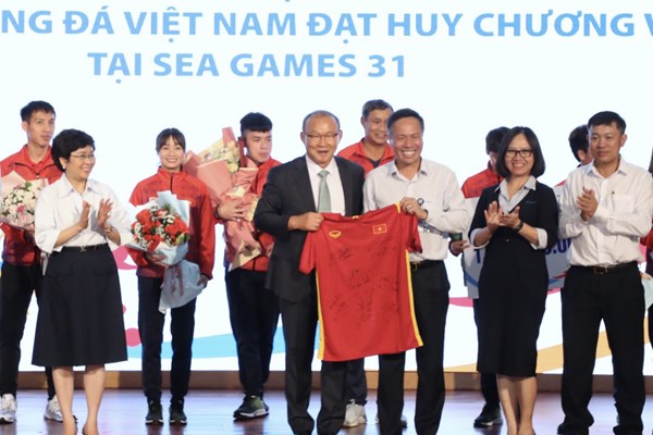 Tập đoàn VNPT thưởng “nóng” 2 tỷ đồng cho đội tuyển bóng đá nam U23 và đội tuyển bóng đá nữ Việt Nam 