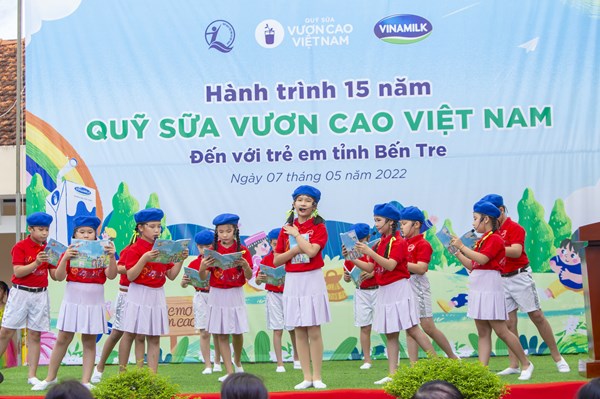 Vinamilk khởi động hành trình thứ 15 Quỹ sữa vươn cao Việt Nam