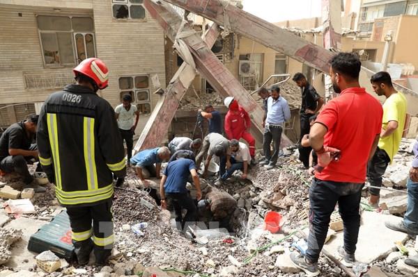 Đã giải cứu được 37 người trong vụ sập nhà cao tầng ở Iran