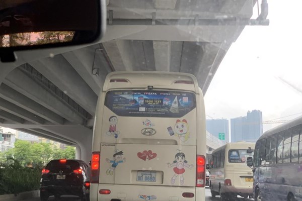 Kiểm tra, xử lý vi phạm vận tải hành khách xe ô tô biển kiểm soát nước ngoài
