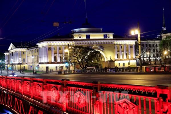 Vẻ đẹp lung linh về đêm của thành phố Saint Petersburg
